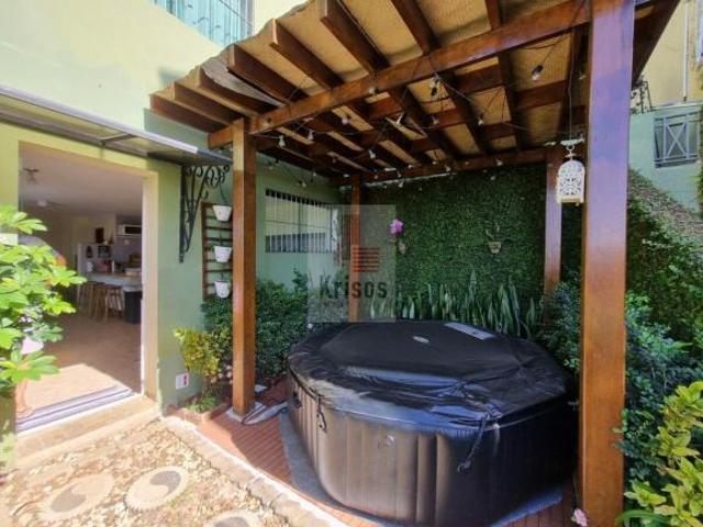 Linda Casa à Venda em Local Privilegiado Jardim Peri Peri Conforto e Estilo!