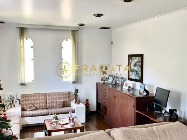 Linda casa à venda em São Paulo, Alto de Pinheiros Área Total de 463m² 3 quartos sendo 3 suíte