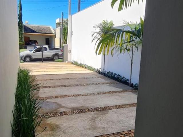 Linda casa a venda no Condomínio Morada da Fronteira em Rifaina