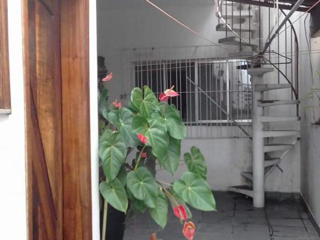 Linda Casa á Venda no Campo Grande com Edícula