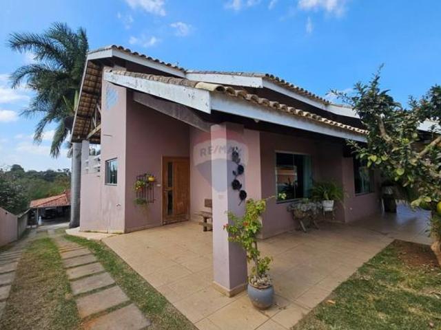 Linda Casa à Venda no Centro de Araçoiaba – Imperdível!
