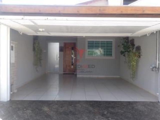 Linda Casa á venda no Bairro Itaguaçu, Aparecida/SP. Área gourmet com churras.