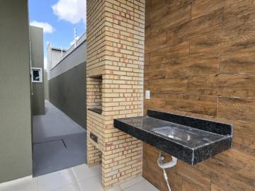 Linda Casa a Venda na Messejana com 3 Suítes e Área Gourmet
