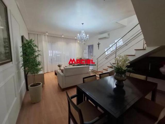 Linda casa assobradada Jd Oriente 3 quartos / 1 suíte / edícula