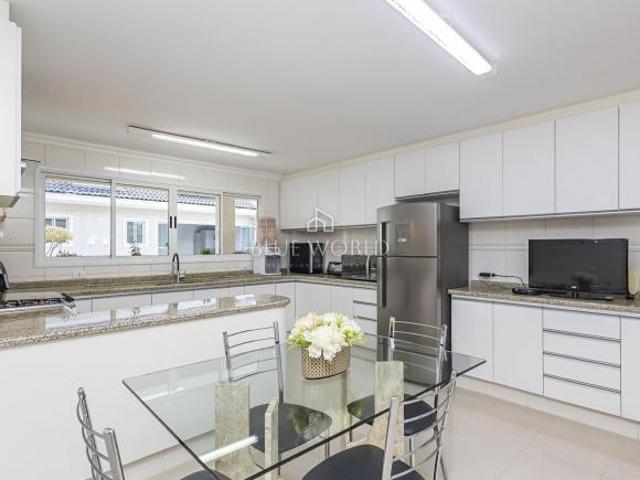 LINDA CASA COM 4 SUÍTES NO AHÚ