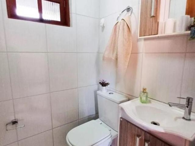 LINDA CASA COM 220M2 A VENDA EM TERRENO DE 300M2 EM RUA CALMA BAIRRO CAVALHADA