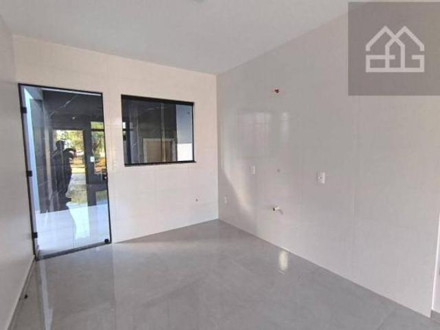 Linda Casa com 2 dormitorio sendo um suite no Floresta