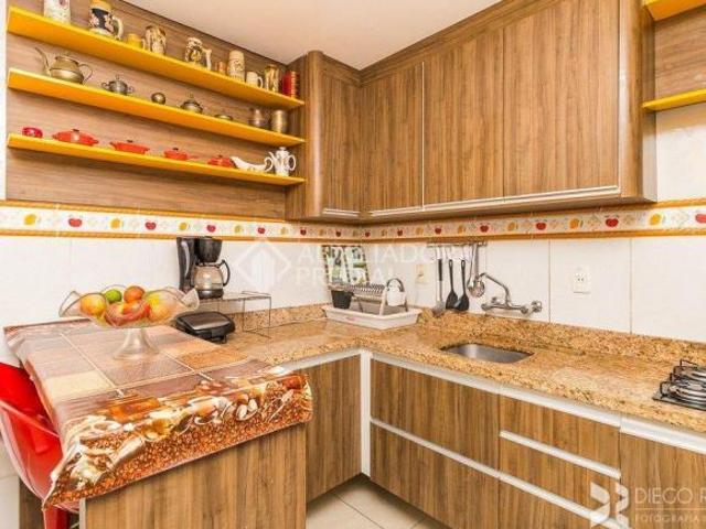 LINDA CASA COM 3 DORMITÓRIOS, PÁTIO E TERRAÇO NO BAIRRO HÍPICA