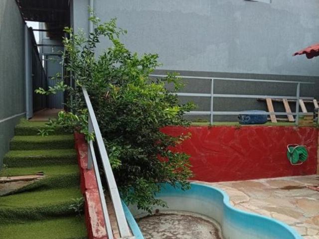 LINDA Casa com 3 quartos 1 suíte 1 banheiro social armários planejados cortinas em todos os cômodos!