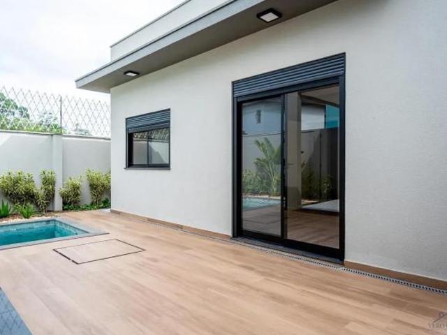 Linda Casa com 3 Suítes, Espaçosa com Piscina e Área Gourmet Privativa, Villagio I Fazenda Rodeio, M