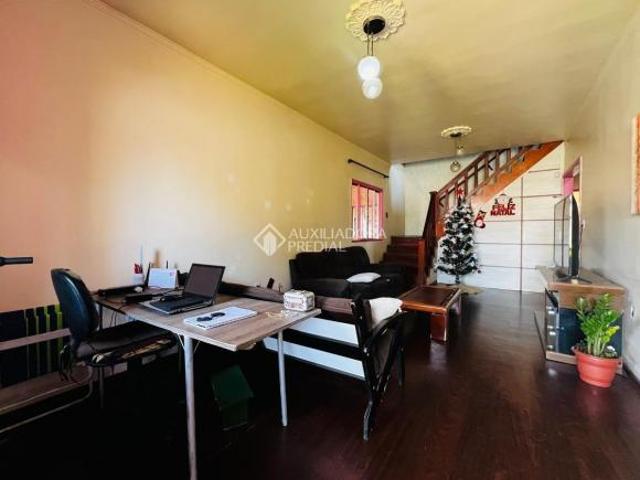Linda casa com terraço!