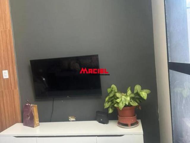 Linda casa com design moderno, forro de gesso rebaixado e espaços amplos. Ideal para quem busca conf