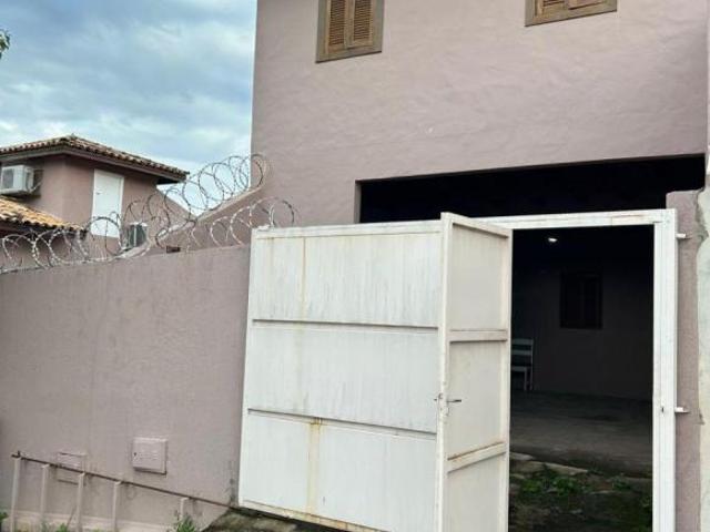 Linda casa com excelente localização