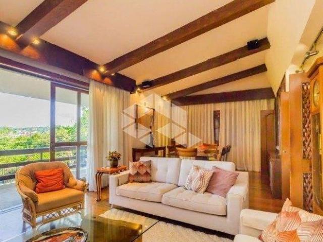 Linda Casa com Piscina e Terreno de 20 x 45 metros