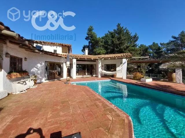 Linda Casa Con Vista Al Mar Y 2972 Mts De Terreno | 3 dormitorios por 19320.00 en Viña del Mar
