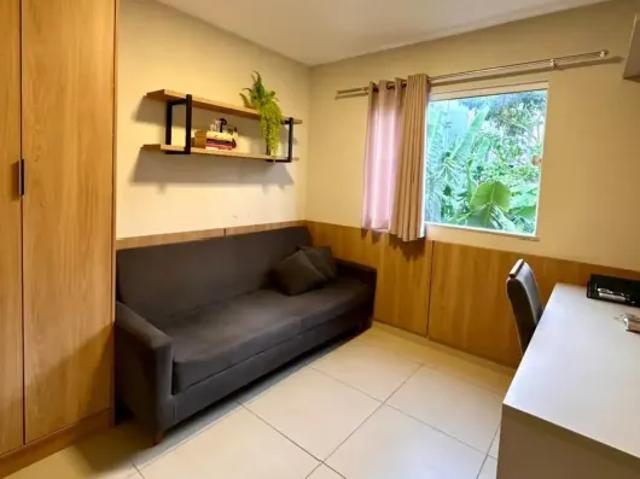 Alugo Casa no Condomínio Like Residence Com Armários e Central de Ar