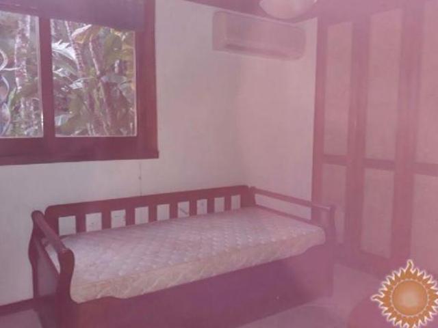 Linda casa de frente para Ilha Anchieta, com 04 dorms, sendo 3 suítes, terreno de 2.300 m² ! A cas