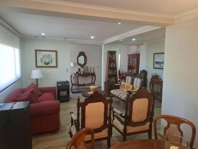 Linda casa de un piso, en Calle Ramón Olate | 3 dormitorios por 5850.00 en Linares