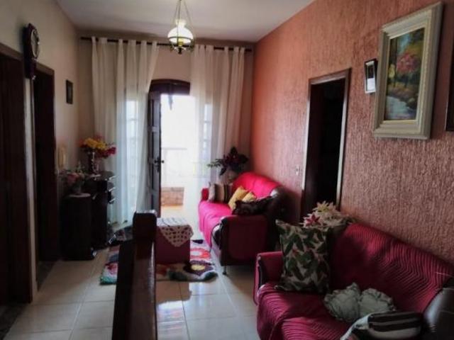LINDA CASA DE 05 QUARTOS COM EXCELENTE ACABAMENTO ALï¿½M DE 02 BARRACï¿½ES INDEPENDENTES