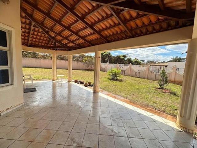 LINDA CASA DE 2 QUARTOS C/SUÍTE, COM LAJE, VARANDA, TERRENO 800M²