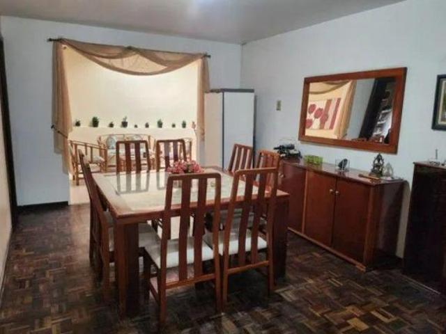 Linda Casa de 300m com Edícula e Salão de Festas Excelente Localização