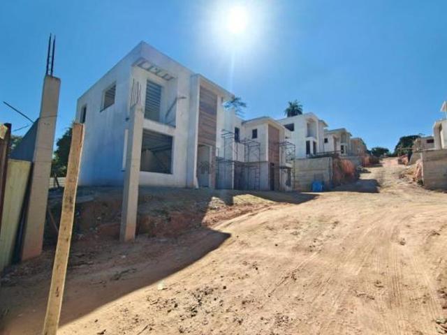 LINDA CASA EM OTIMA LOCALIZAÃ?Ã?O EM CONTAGEM, 03 QUARTOS SENDO 1 COM SUITE E 3 VAGAS DE GARAGEM