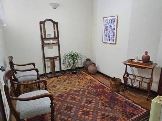 Linda Casa em área central nobre da cidade, com 3 qtos/2 banheiros, à venda, 108 m² por R$ 400.000,0