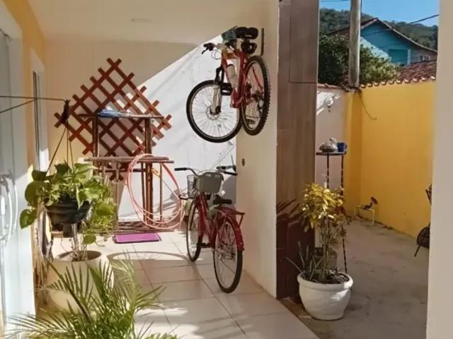 Linda casa em condomínio no Magarça