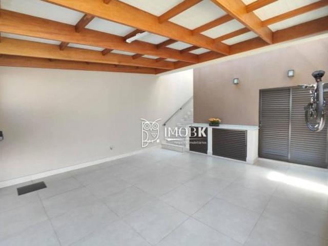 Linda Casa em condominio com Piscina Aquecida e Suíte Térrea — Conforto e Sofisticação em Cada Detal