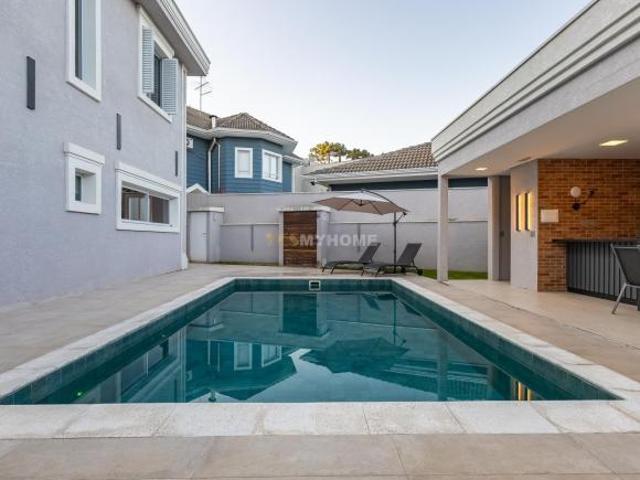 LINDA CASA EM CONDOMÍNIO FECHADO 4 SUÍTES E PISCINA