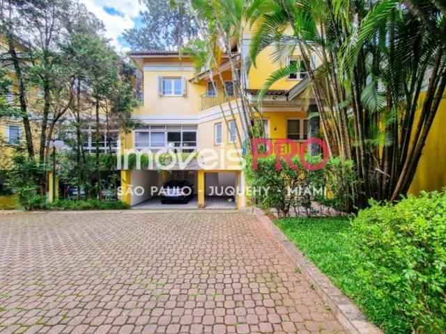 Linda casa em condomínio fechado