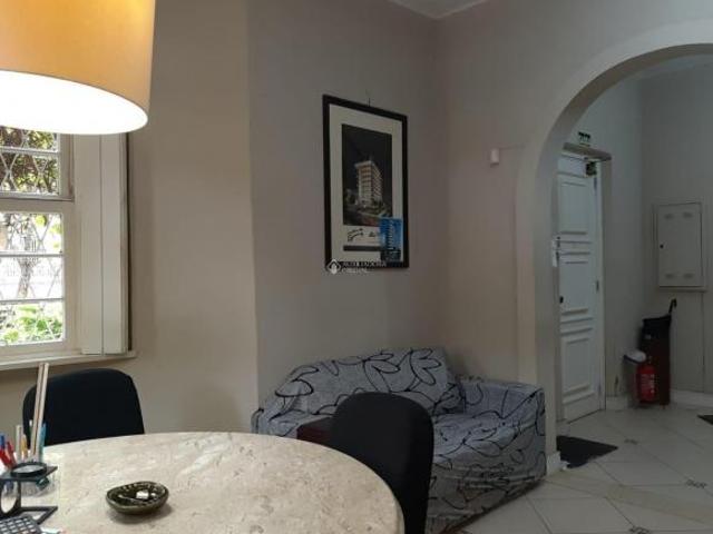 Linda CASA, em construção antiga, localização sem igual!