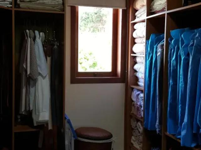Linda casa em estilo colonial, em condomínio fechado de alto padrão