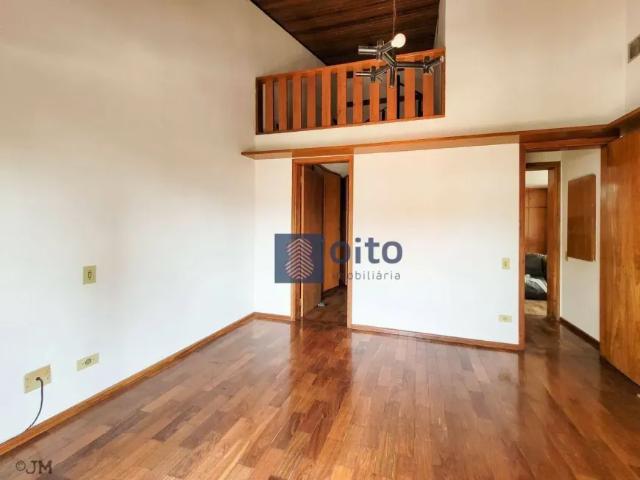 Linda casa em rua fechada no Alto de Pinheiros