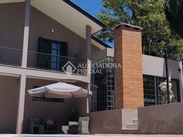 Linda casa em sítio com piscina e muita área verde em Eldorado do Sul!