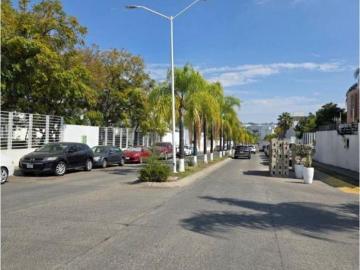 linda casa en Condominio