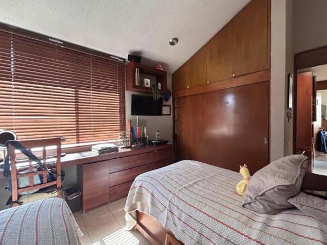 Linda casa en condominio horizontal, jardín, iluminada