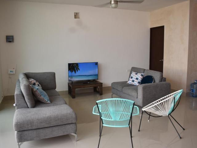 LINDA CASA EN RENTA DE 2 PISOS A 2 CUADRAS DE LA PLAYA