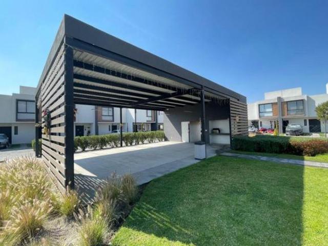LINDA CASA EN VENTA ÁUREA RESIDENCIAL VASARI CON TERRENO EXCEDENTE TOLUCA A 45 min CDMX