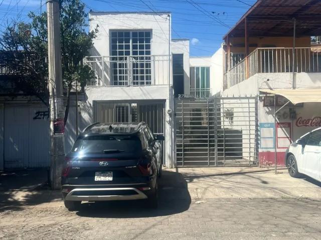 Linda casa en venta en Jardines del Valle