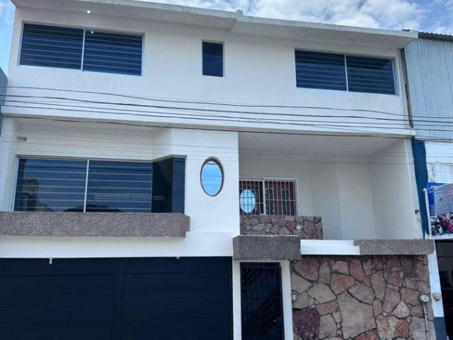 Linda casa en venta fraccionamiento Floresta