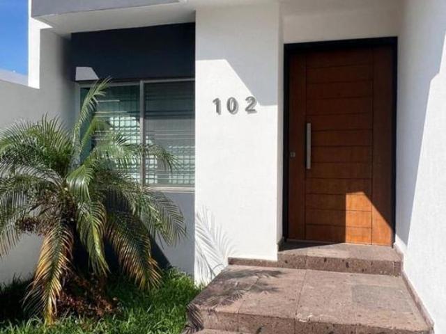 Linda casa en venta Lomas Diamante