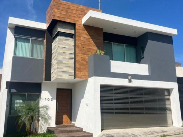 Linda casa en venta Lomas Diamante