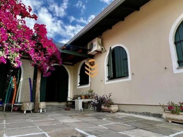 Linda Casa estilo colonial em São Francisco de Paula
