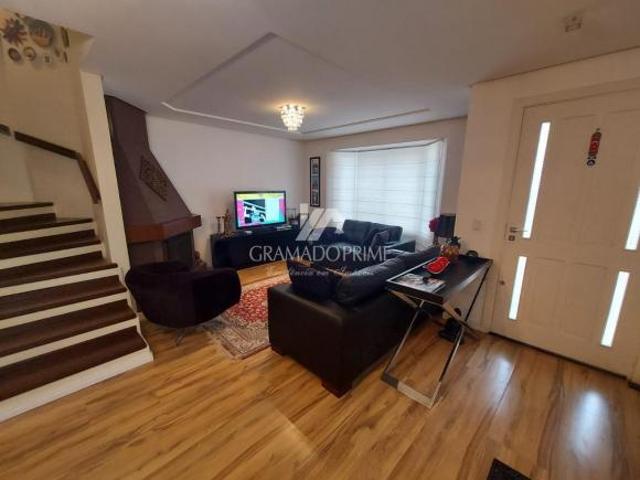 LINDA CASA GEMINADA TRIPLEX 04 DORM. EM GRAMADO