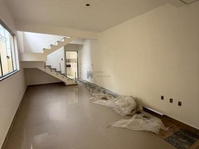 LINDA CASA GEMINADA 03 QUARTOS NO BAIRRO CÃ?NDIDA FERREIRA