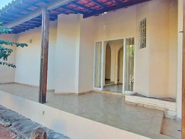 Linda Casa linear de 3 quartos COM HABITE SE no bairro Santa Monica, com 4 vagas