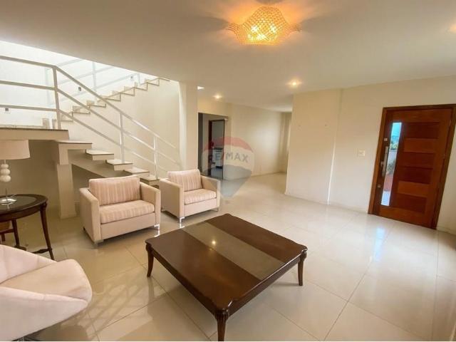 Linda Casa Para Locação no Condomínio São Lucas