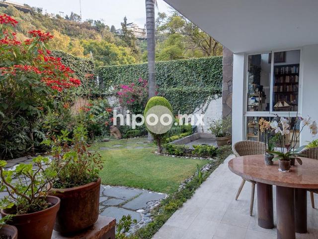 Linda casa para la familia que busca espacios amplios en calle muy tranquila, parte baja de La Herradura