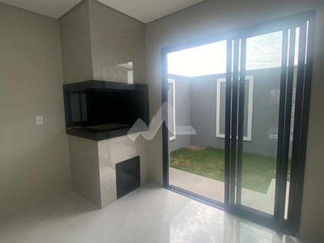 Linda casa para venda no Jardim Coopagro, sozinha no terreno, 2 suítes e mais uma demi suíte